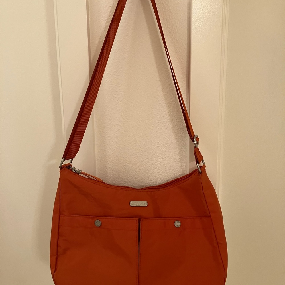 Orange Baggallini nylon purse OS